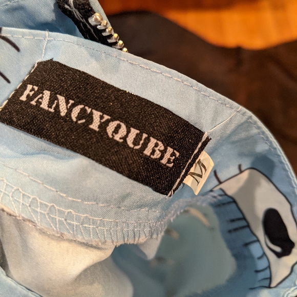 Eye dress or top - Picture 1 of 2